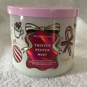 Bath & Body Works 3 wick candle Twisted Peppermint